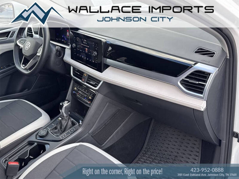 2025 Volkswagen Taos SE 4Motion