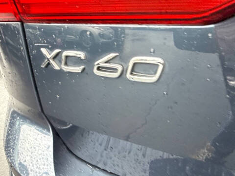 2022 Volvo XC60 B5 Momentum