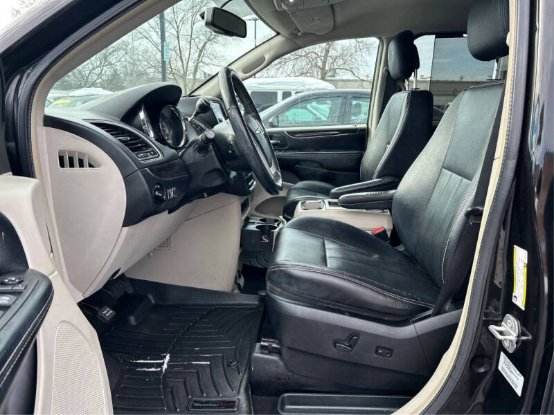 2015 Chrysler Town and Country Touring