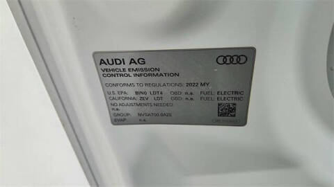 2022 Audi e-tron quattro Premium