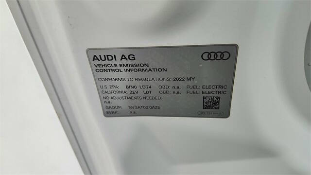 2022 Audi e-tron quattro Premium