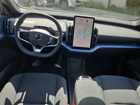 2025 Volvo EX30 Twin Plus