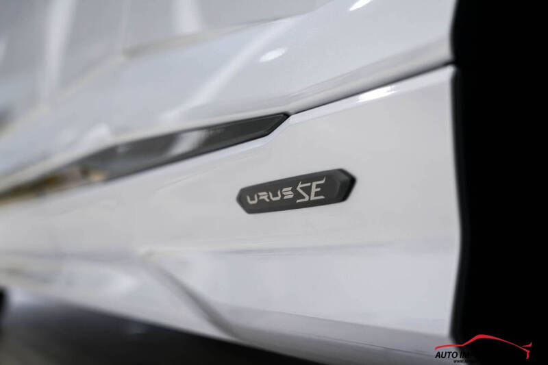 2025 Lamborghini Urus SE