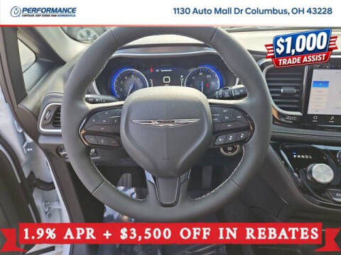 2026 Chrysler Pacifica Select