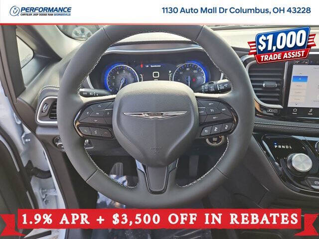 2026 Chrysler Pacifica Select