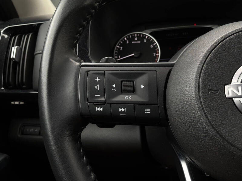 2025 Nissan Pathfinder SV