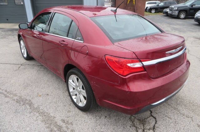 2013 Chrysler 200 Touring photo 26