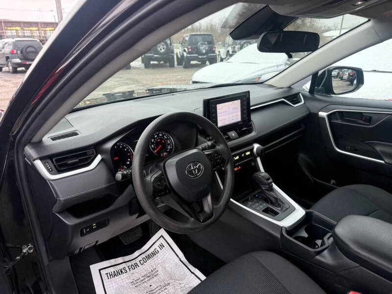 2020 Toyota RAV4 LE