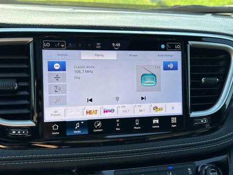 2027 Chrysler Pacifica Select