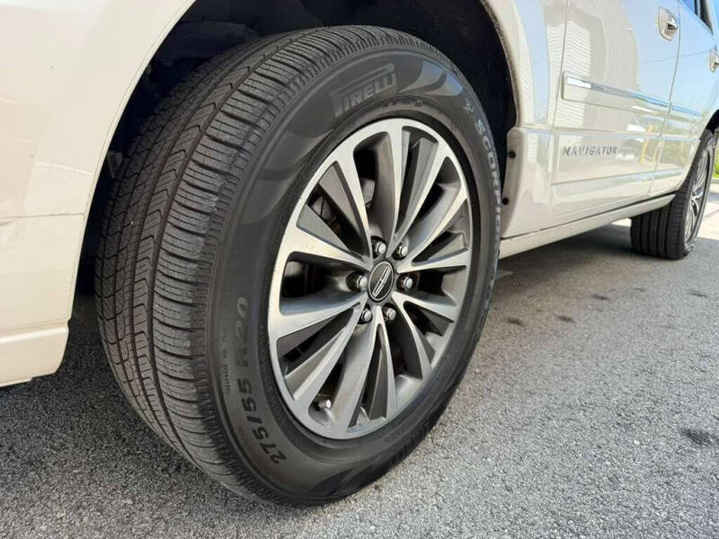 2017 Lincoln Navigator Select