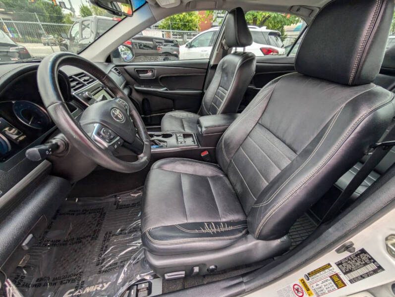 2017 Toyota Camry Hybrid XLE