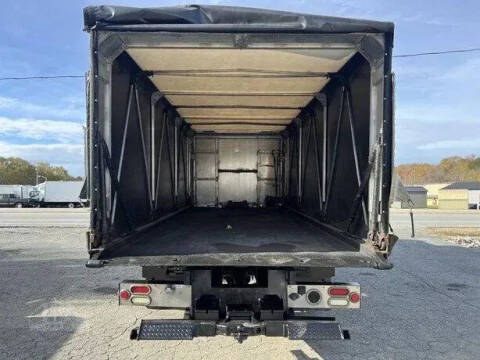 2009 Freightliner M2 106
