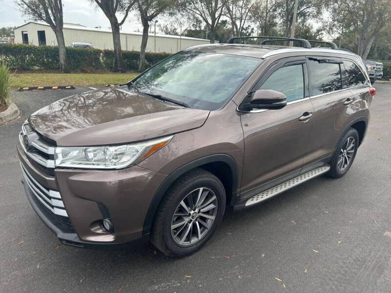2019 Toyota Highlander XLE's photo