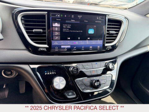 2025 Chrysler Pacifica Select