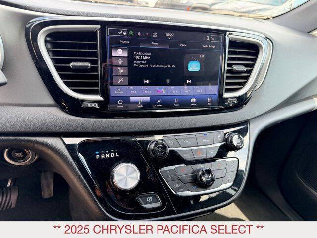 2025 Chrysler Pacifica Select