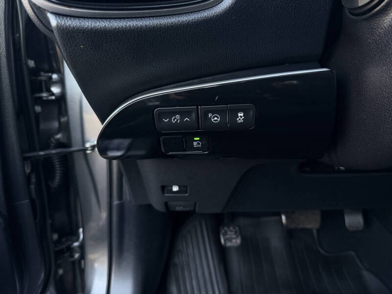 2021 Toyota Prius XLE