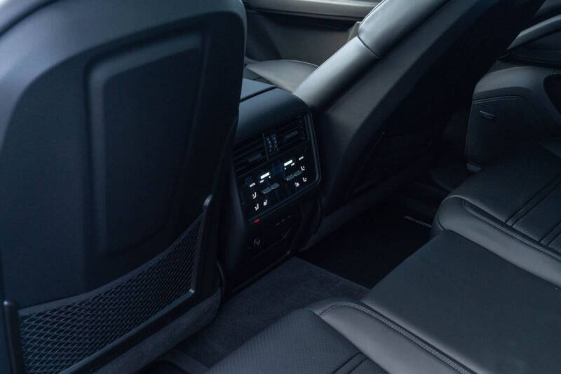 2025 Porsche Cayenne GTS Coupe