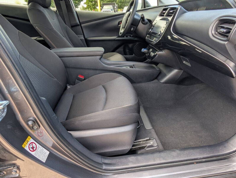 2021 Toyota Prius LE