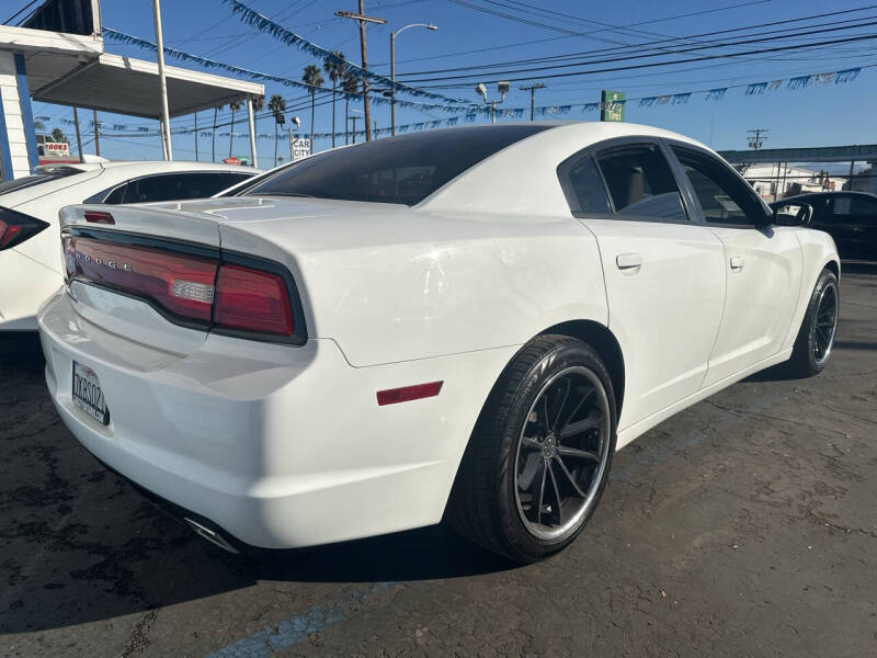 2014 Dodge Charger SE photo 6