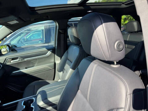 2024 GMC Acadia Elevation