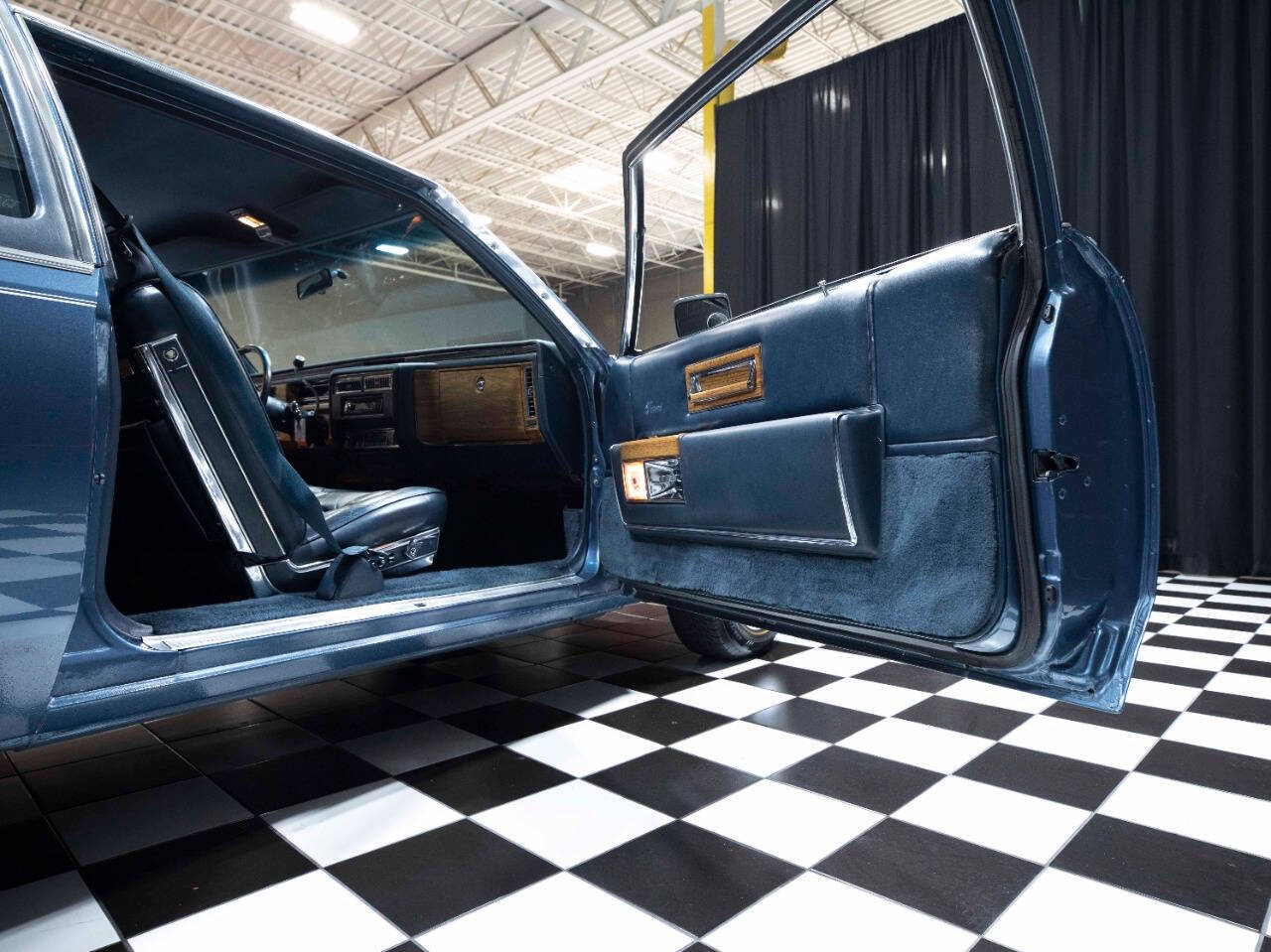 1985 Cadillac Fleetwood Brougham 28