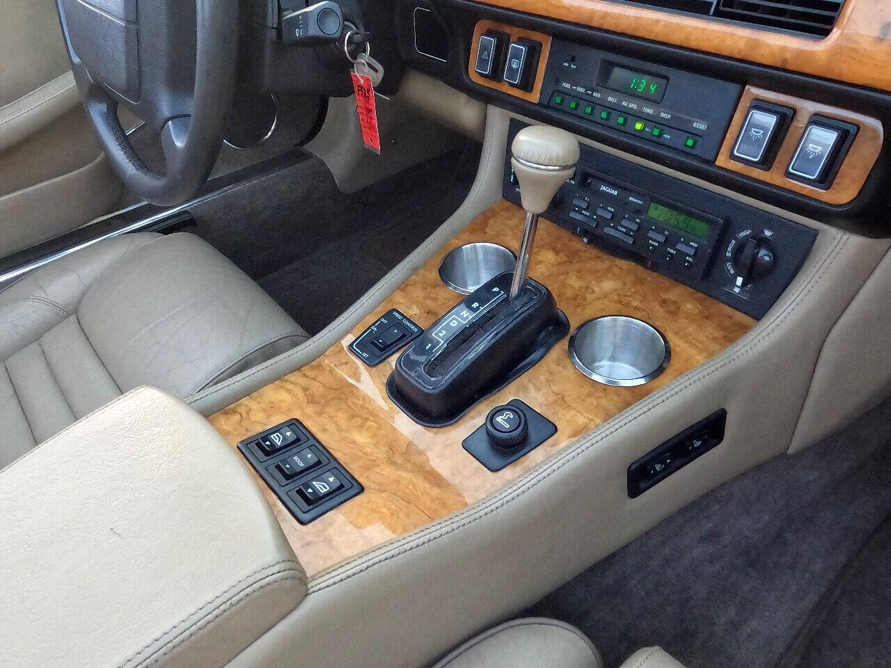 1991 Jaguar XJ-Series 26