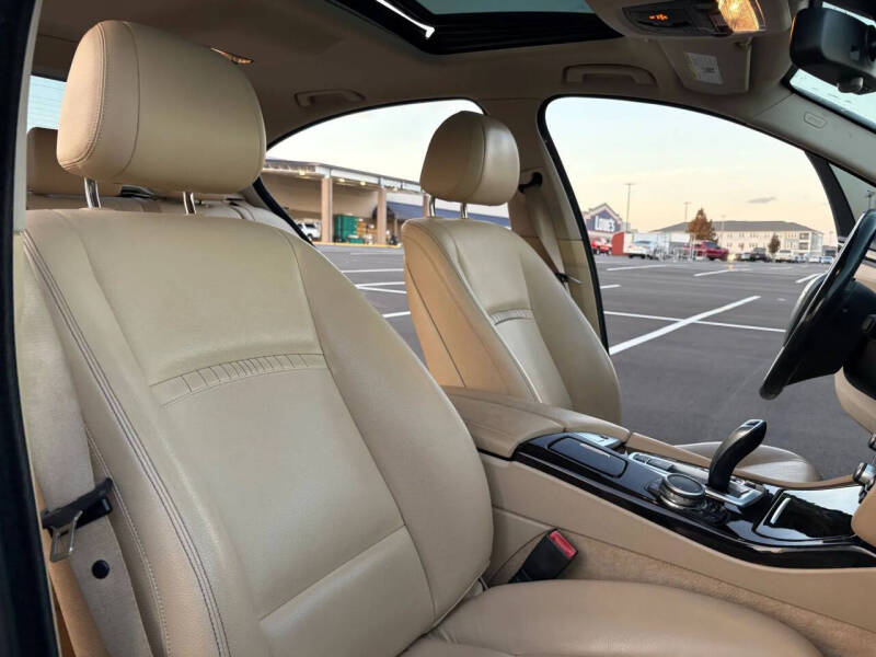 2015 BMW 5 Series 528i