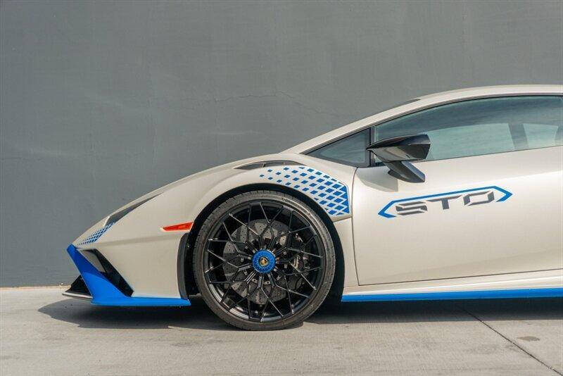 2022 Lamborghini Huracan STO