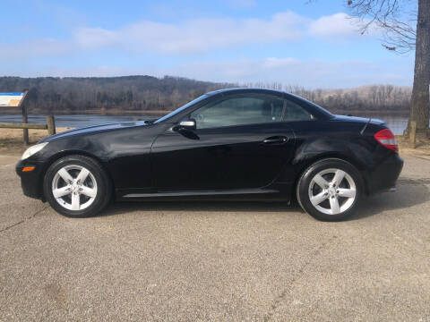 2006 Mercedes-Benz SLK for sale at Monroe Auto's, LLC in Parsons TN