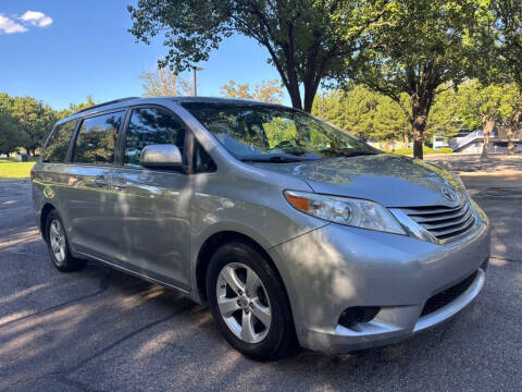 2015 Toyota Sienna LE 8-Passenger