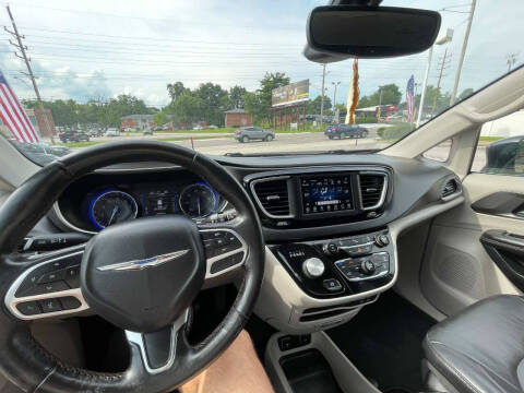 2020 Chrysler Pacifica Touring L