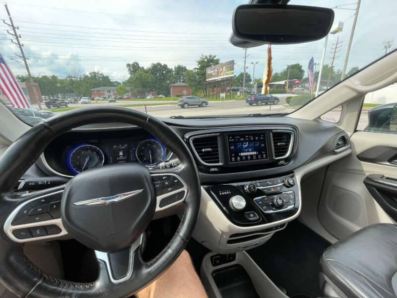 2020 Chrysler Pacifica Touring L