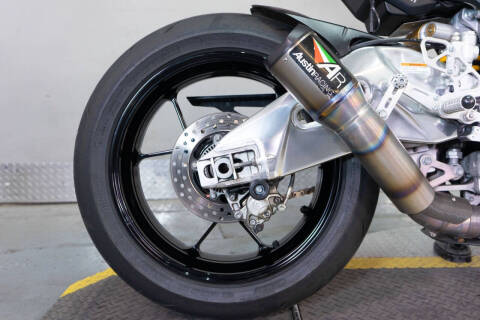 2017 Aprilia RSV4