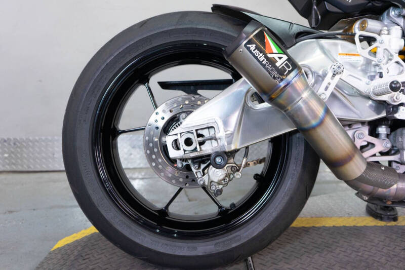 2017 Aprilia RSV4