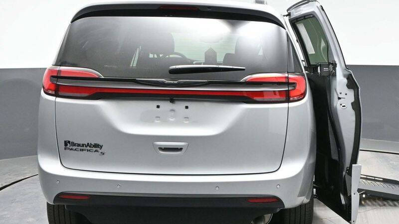 2026 Chrysler Pacifica Select