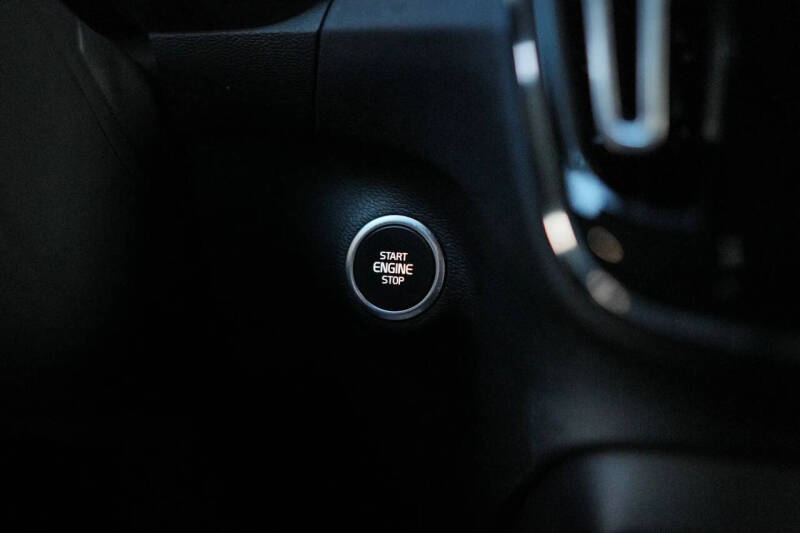 2023 Volvo XC40 B5 Core