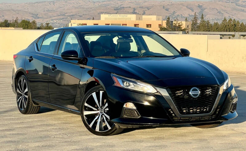 2022 Nissan Altima SR photo 2