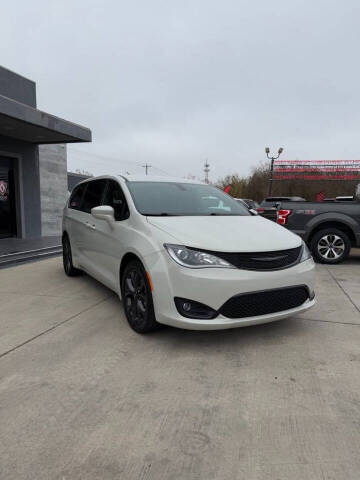 2020 Chrysler Pacifica Touring