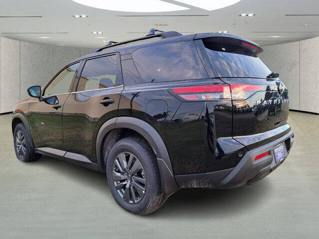 2024 Nissan Pathfinder SV