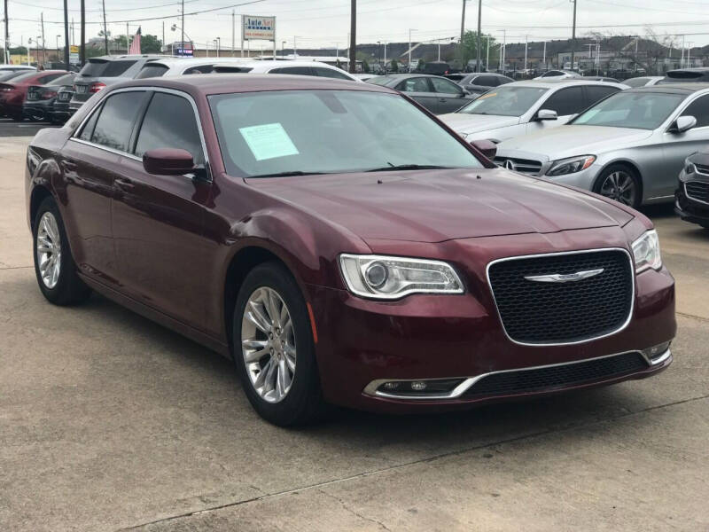 2018 Chrysler 300 for sale at Discount Auto Company in Houston TX