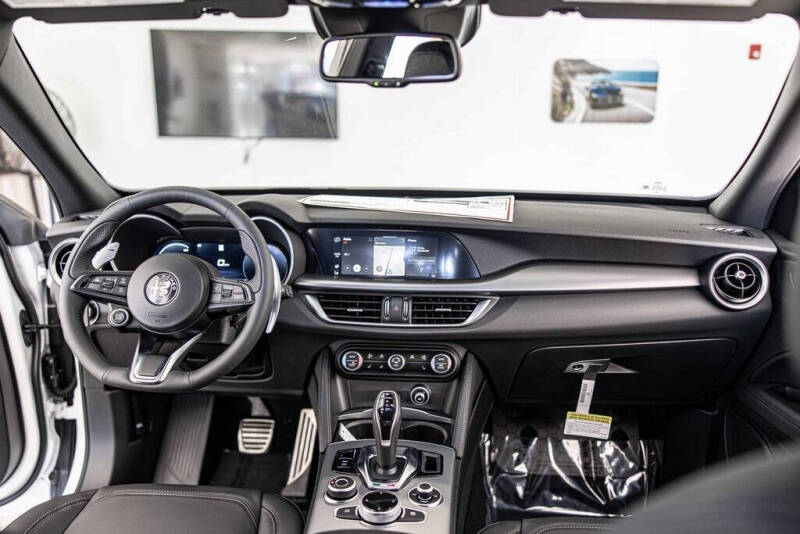 2025 Alfa Romeo Stelvio