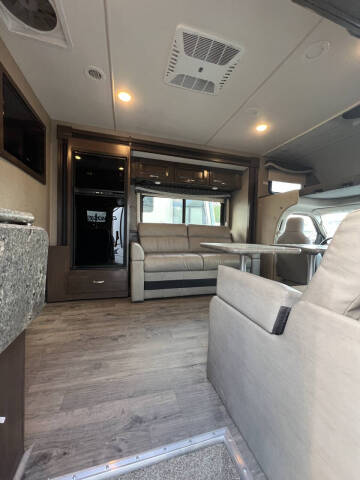 2018 Thor Motor Coach Outlaw 29J Class C