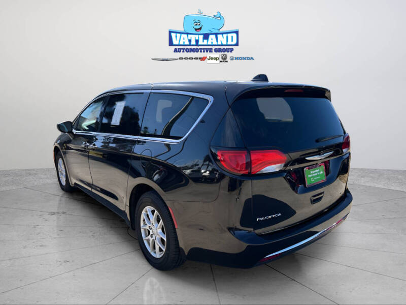 2017 Chrysler Pacifica Touring-L