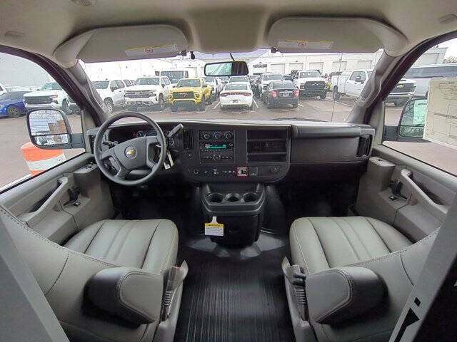 2025 Chevrolet Express 2500
