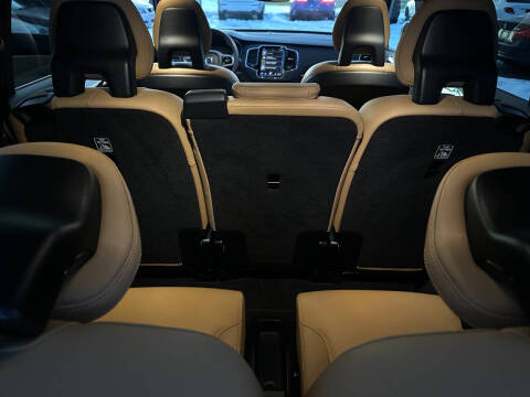 2017 Volvo XC90 T6 Momentum