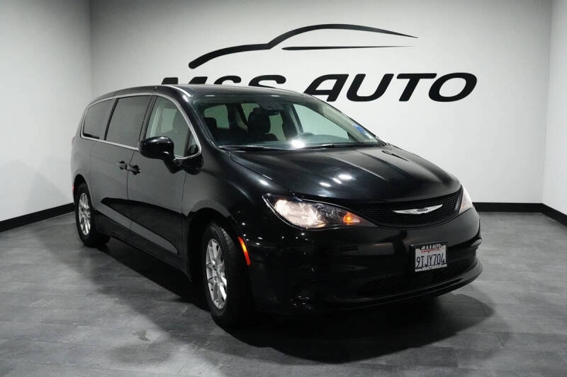 2023 Chrysler Voyager LX