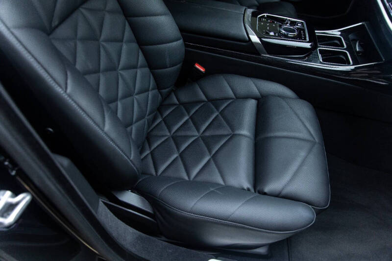 2023 BMW 7 Series 740i