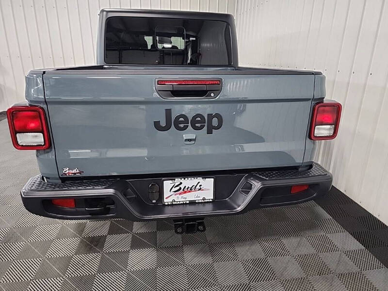 2025 Jeep Gladiator Sport