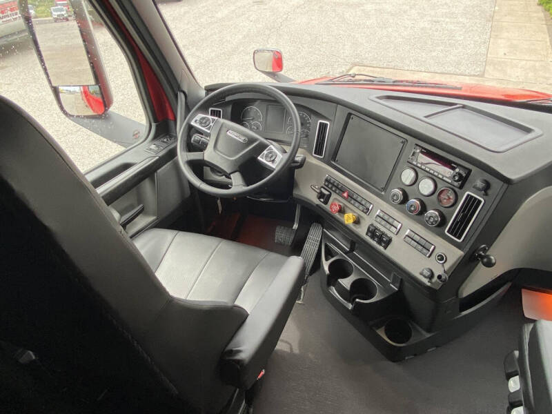 2025 Freightliner Cascadia