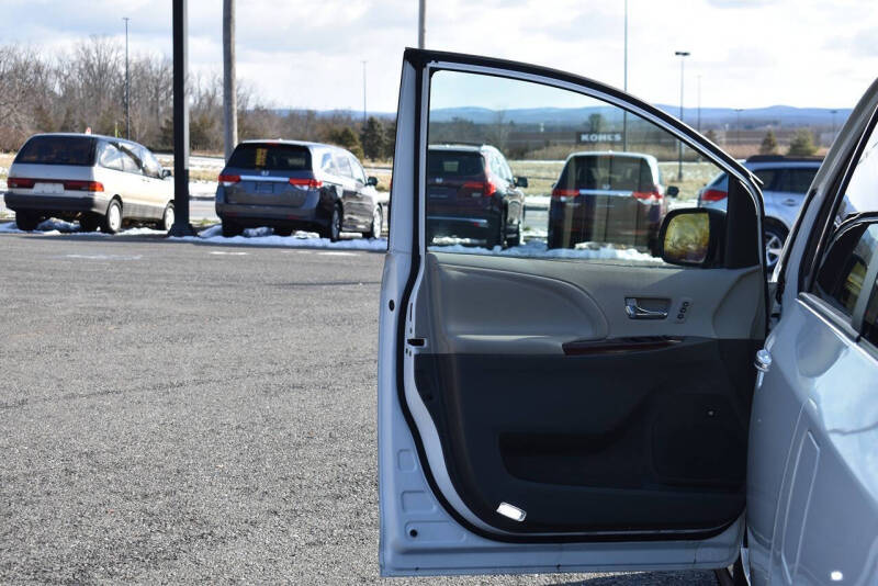2013 Toyota Sienna Limited 7-Passenger